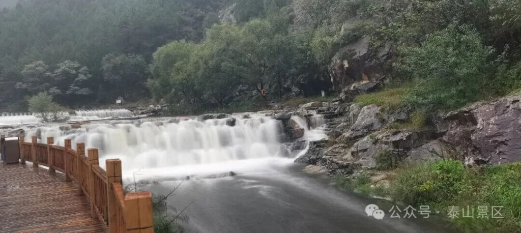 彩石溪的溪流