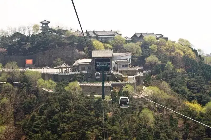 搭纜車
