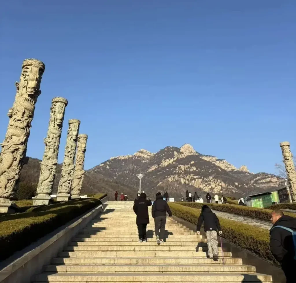 前往景區大巴檢票口處